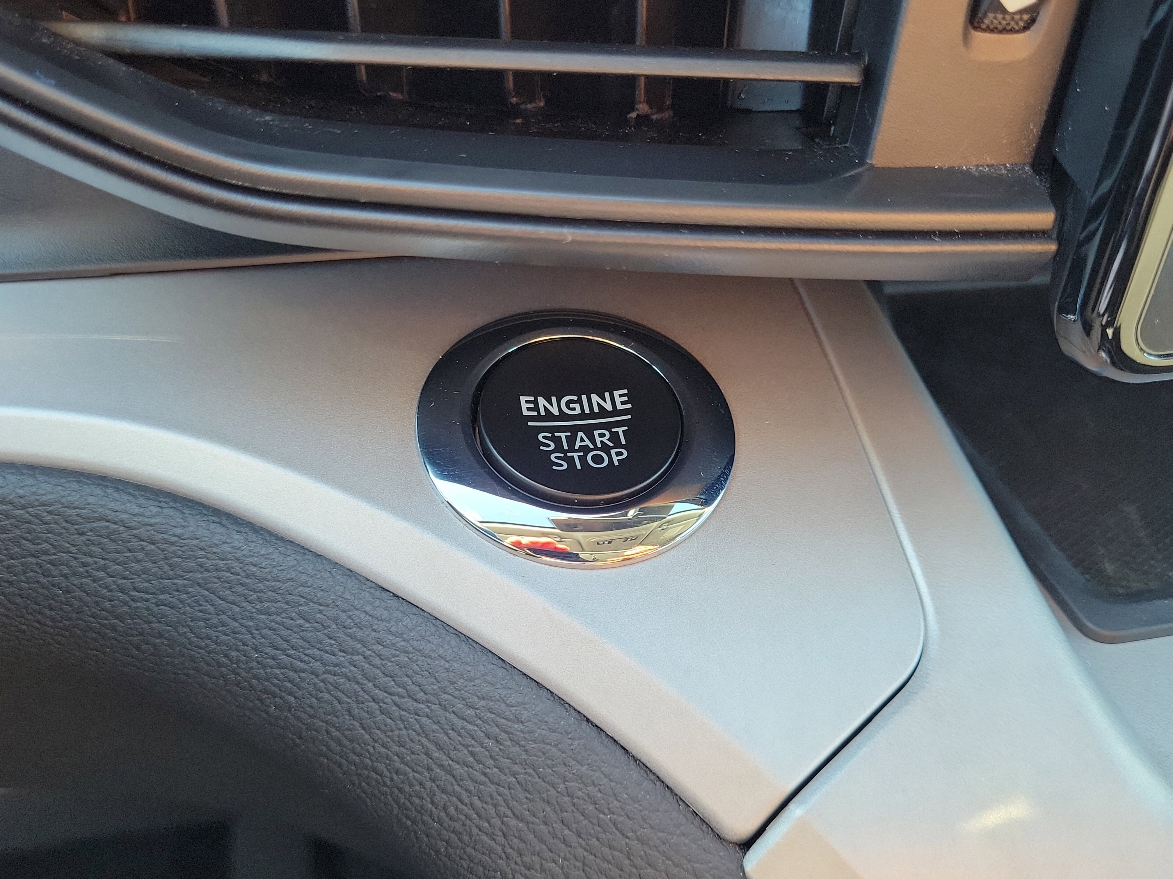 Used 2023 Ford Explorer XLT image 17