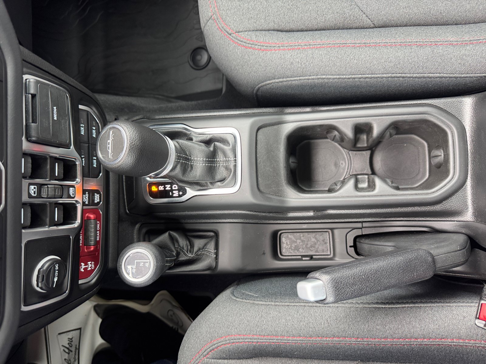 Used 2025 Jeep Gladiator Rubicon w/ Convenience Group AWD/4WD image 23