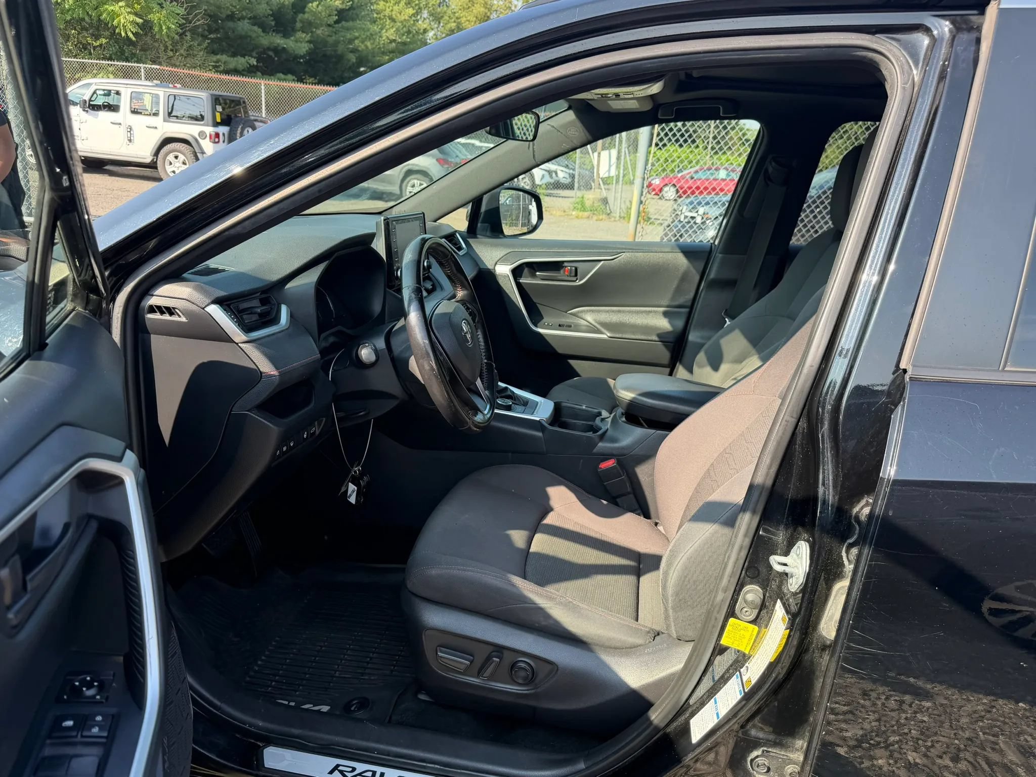 Used 2021 Toyota RAV4 SE w/ Weather & Moonroof Package AWD/4WD image 10