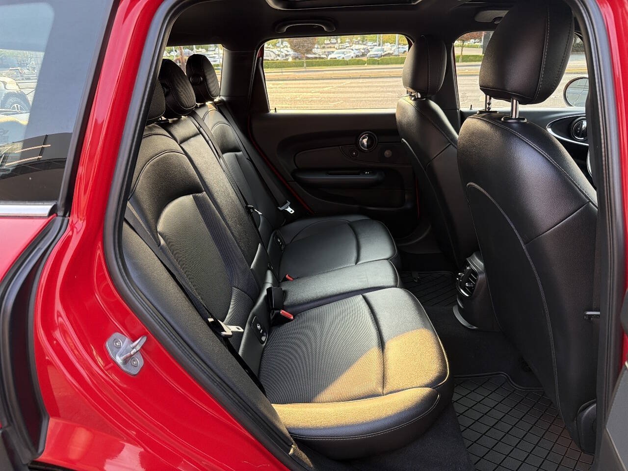 Used 2019 MINI Cooper Clubman ALL4 w/ Premium Package AWD/4WD image 22