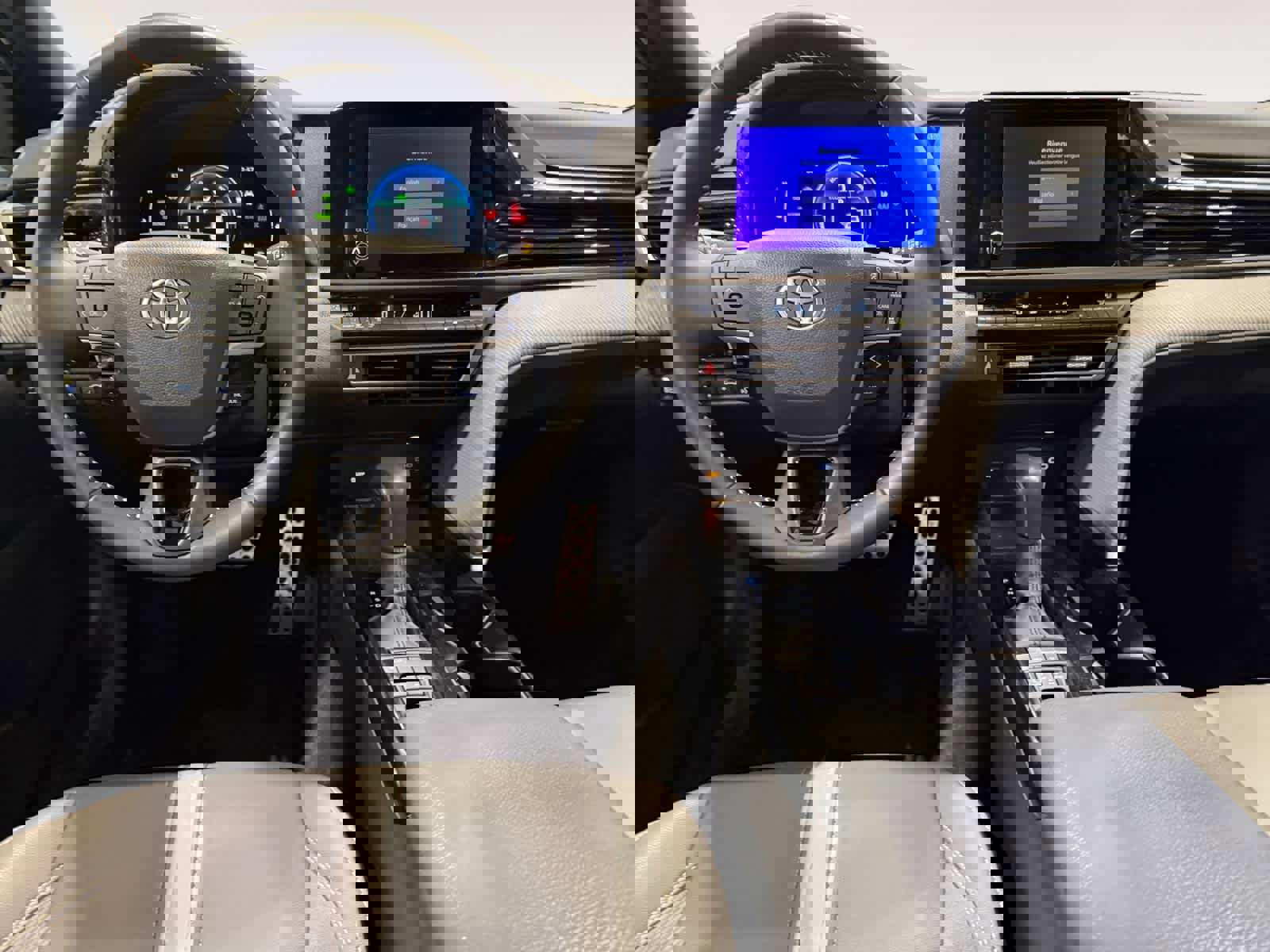 Used 2025 Toyota Camry SE image 11