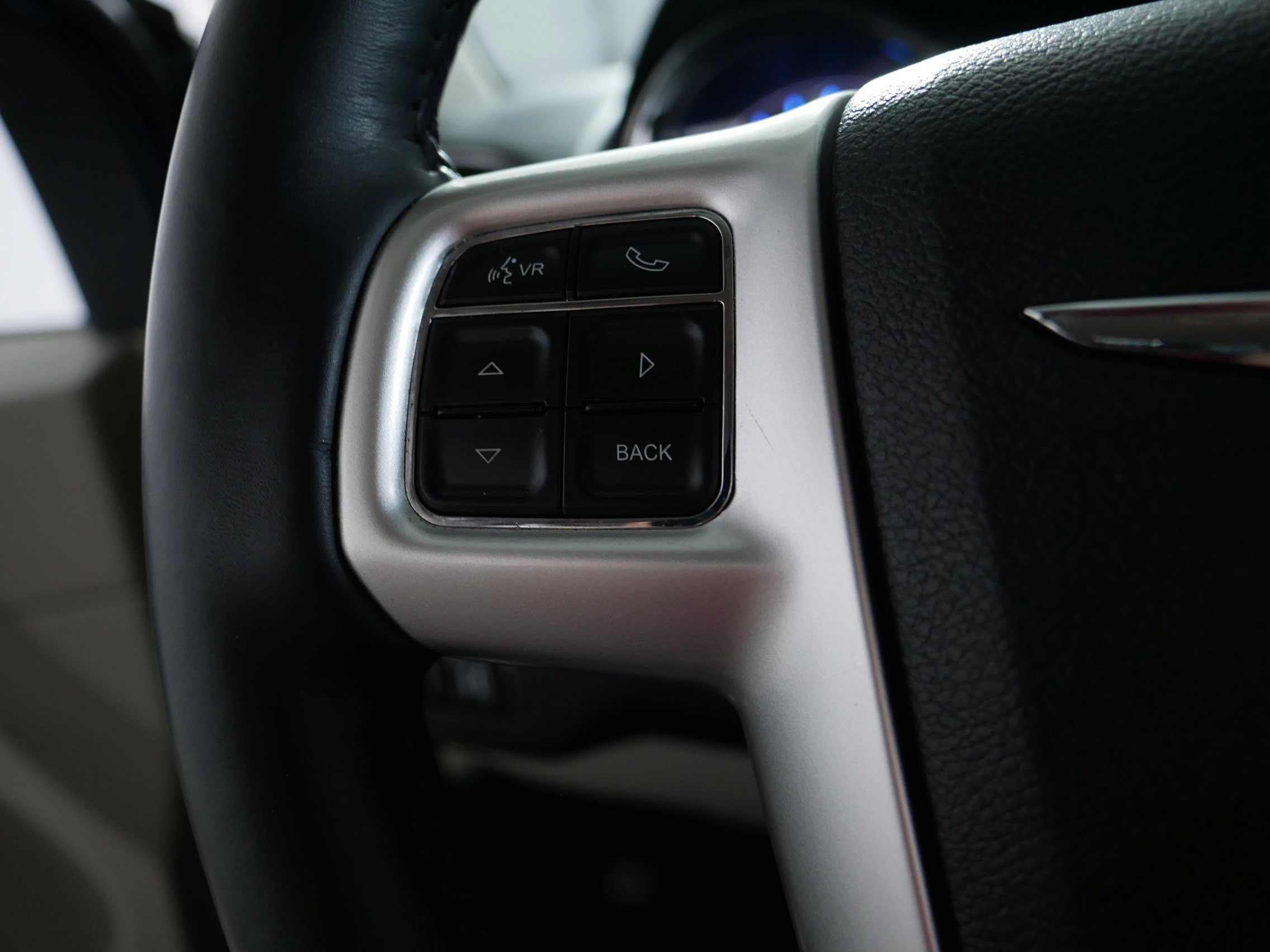 Used 2015 Chrysler Town & Country Touring w/ Driver Convenience Group FWD image 27