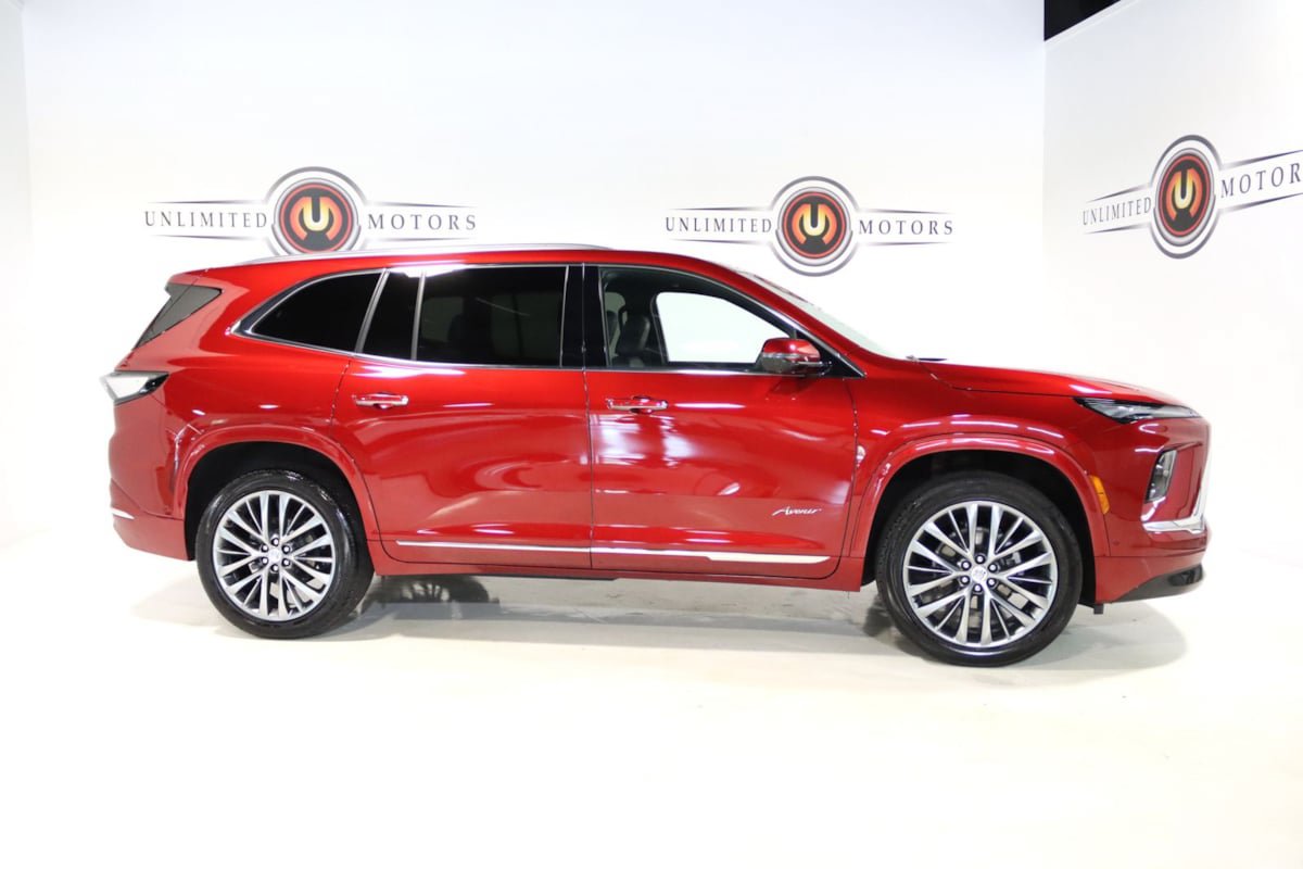 Used 2025 Buick Enclave Avenir w/ Super Cruise Package AWD/4WD image 37