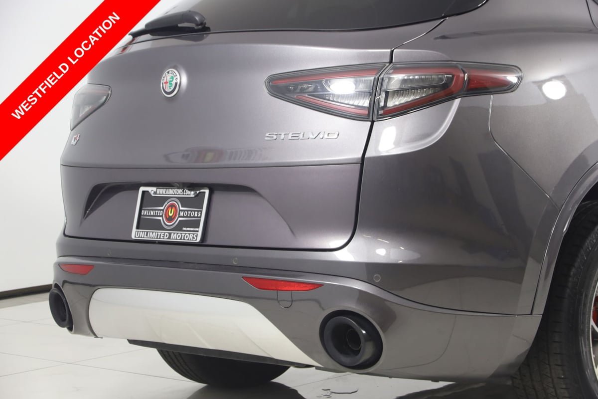 Used 2024 Alfa Romeo Stelvio Ti AWD/4WD image 44