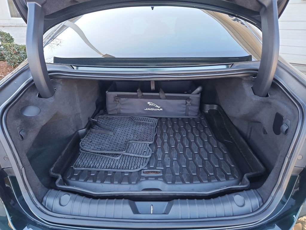 Used 2023 Jaguar XF R-Dynamic SE image 31