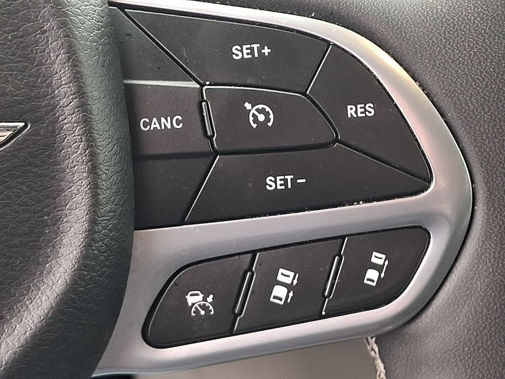 Used 2024 Chrysler Pacifica Touring-L FWD image 22