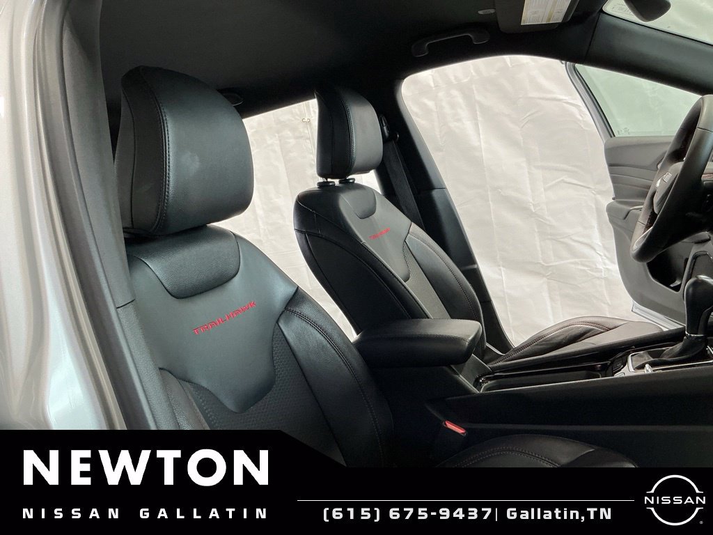 Used 2025 Jeep Compass Trailhawk AWD/4WD image 17