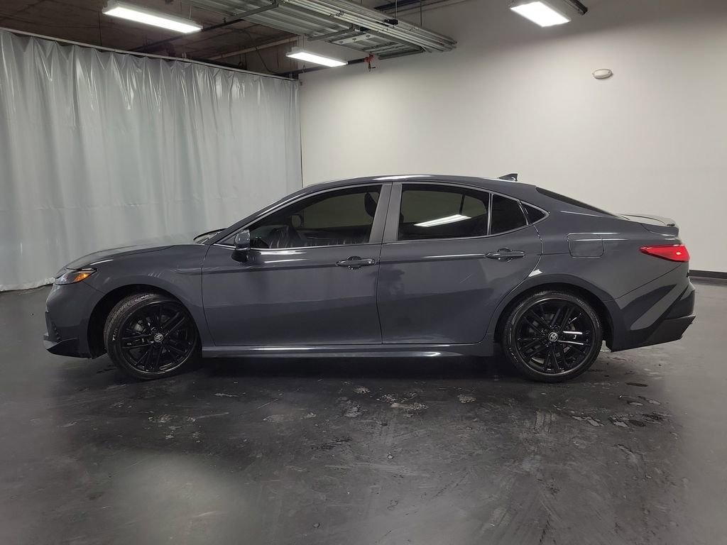 Used 2025 Toyota Camry SE image 5