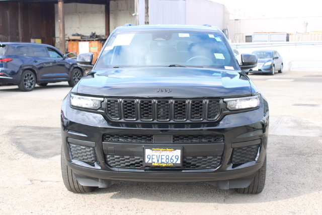 Used 2023 Jeep Grand Cherokee L Laredo RWD image 2