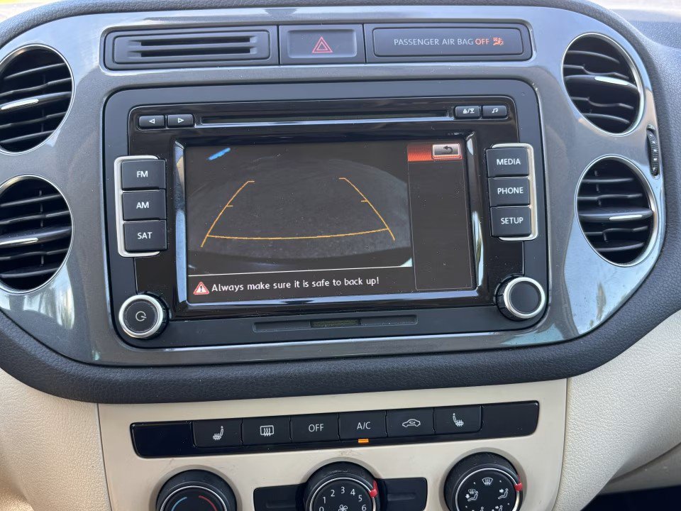 Used 2014 Volkswagen Tiguan SE FWD image 19