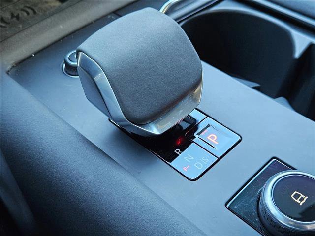 Used 2024 Land Rover Discovery Metropolitan Edition image 12