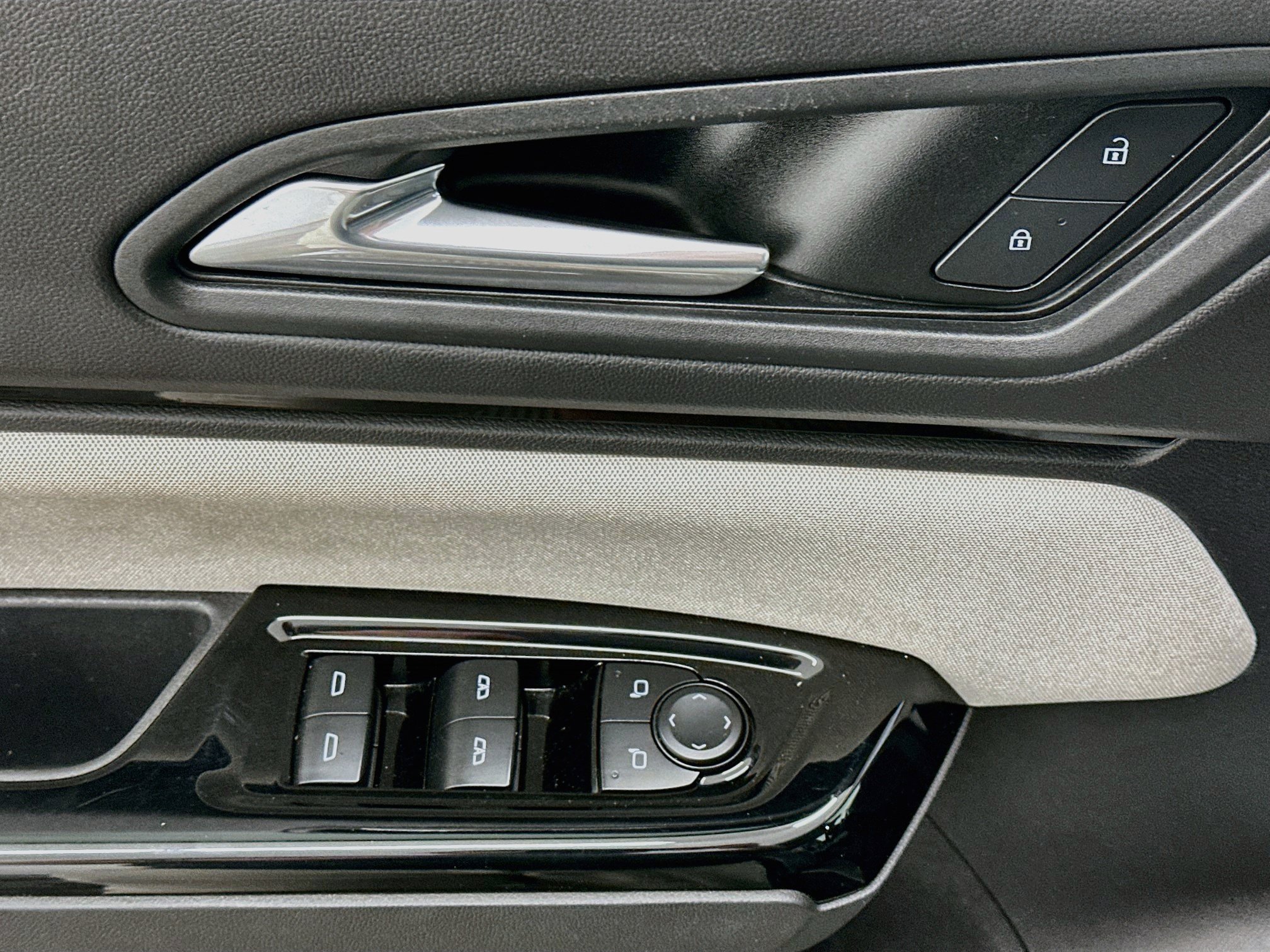 Used 2025 Honda Prologue EX image 15