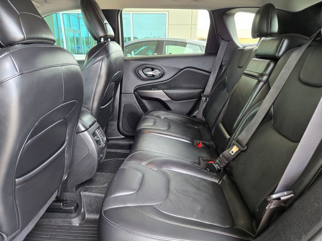 Used 2019 Jeep Cherokee Limited FWD image 14