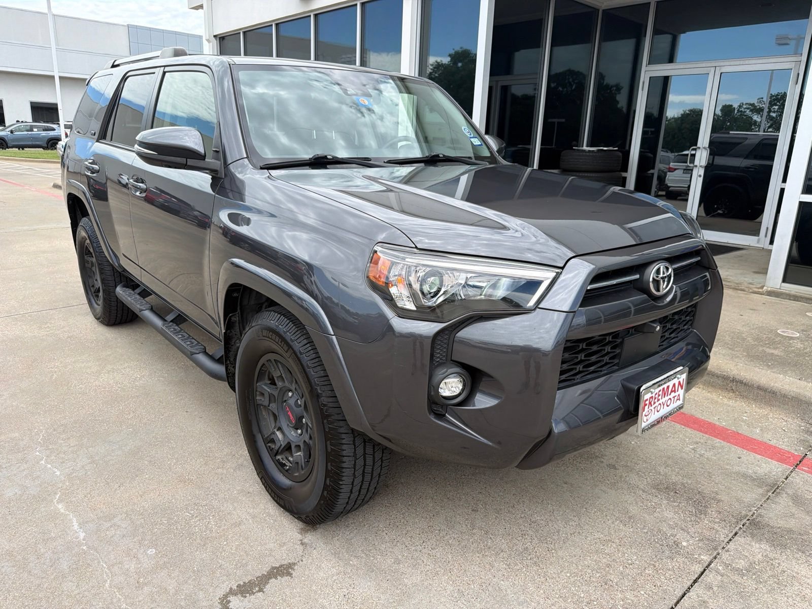 Used 2022 Toyota 4Runner SR5 Premium w/ Moonroof Package RWD image 4