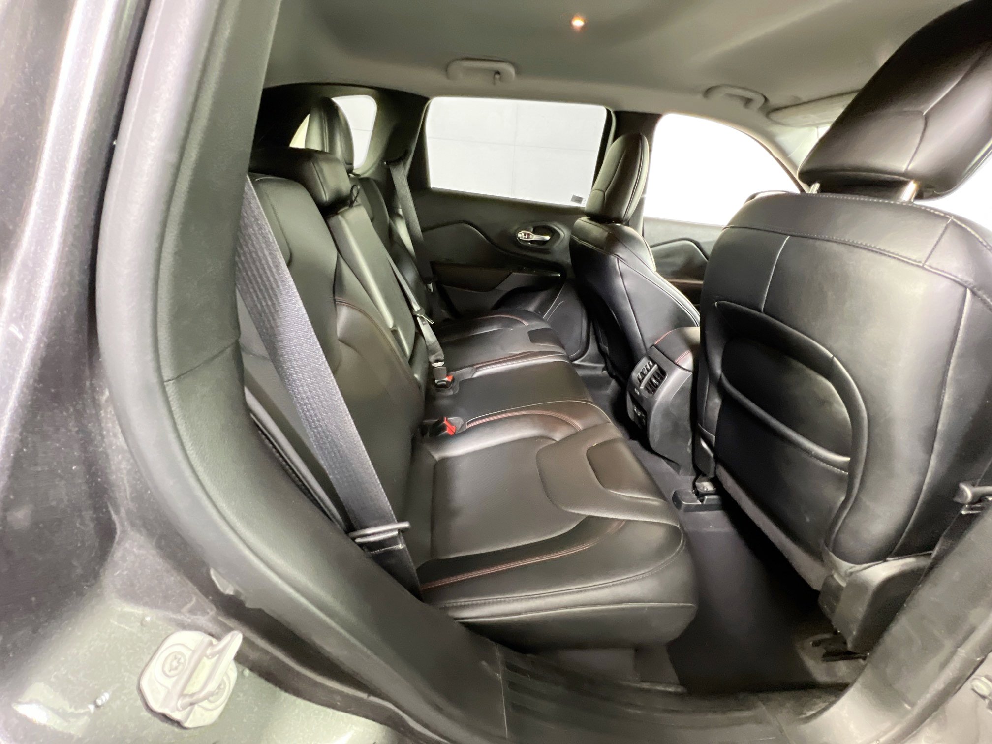 Used 2022 Jeep Cherokee Trailhawk w/ Premium Leather Package AWD/4WD image 25