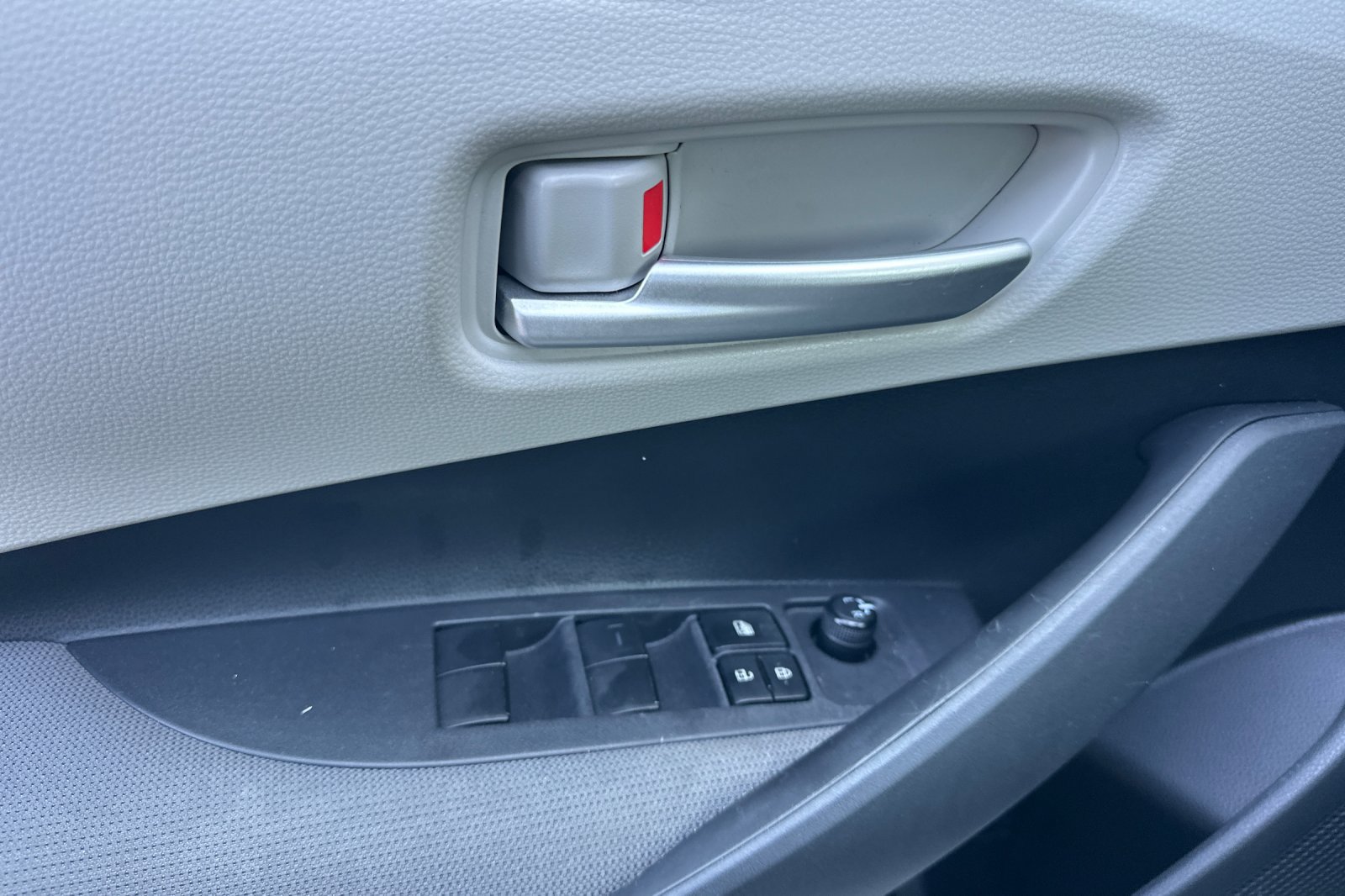 Certified 2021 Toyota Corolla LE w/ Carpet Mat Package (TMS) FWD image 11