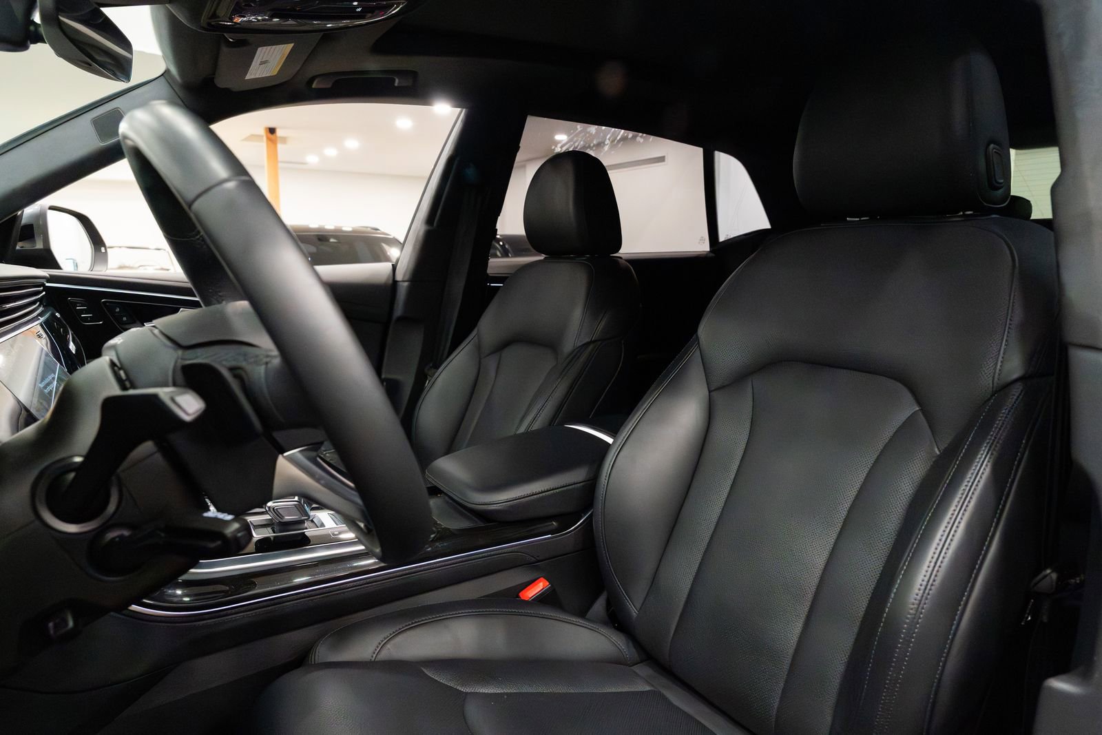 Used 2023 Audi Q8 Prestige image 8