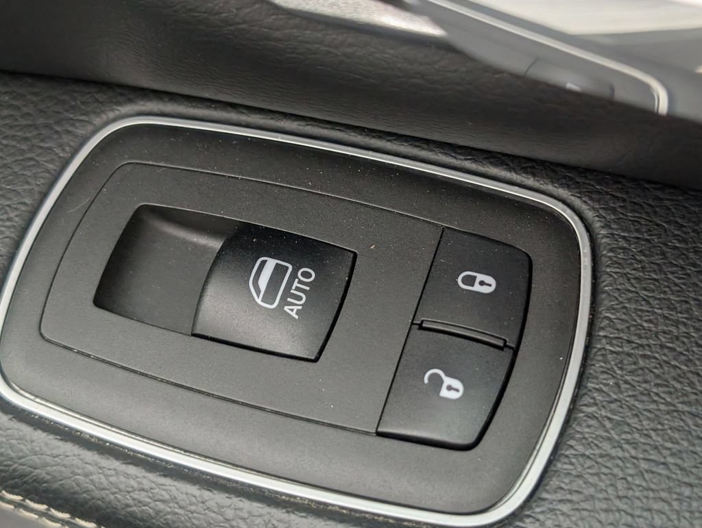 Used 2022 RAM 1500 Laramie RWD image 35