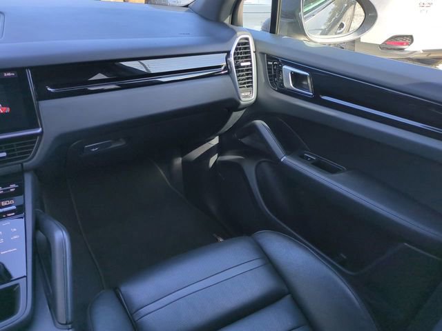 Used 2020 Porsche Cayenne image 18