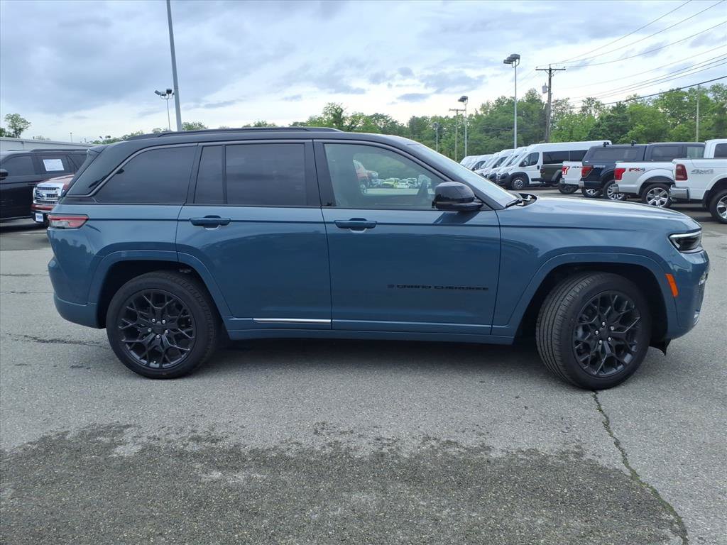 New 2026 Jeep Grand Cherokee Summit w/ Obsidian Package AWD/4WD image 3