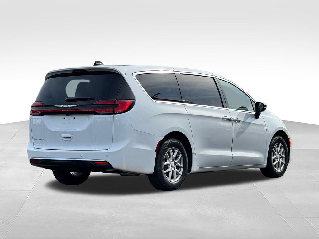 New 2026 Chrysler Pacifica Select FWD image 7