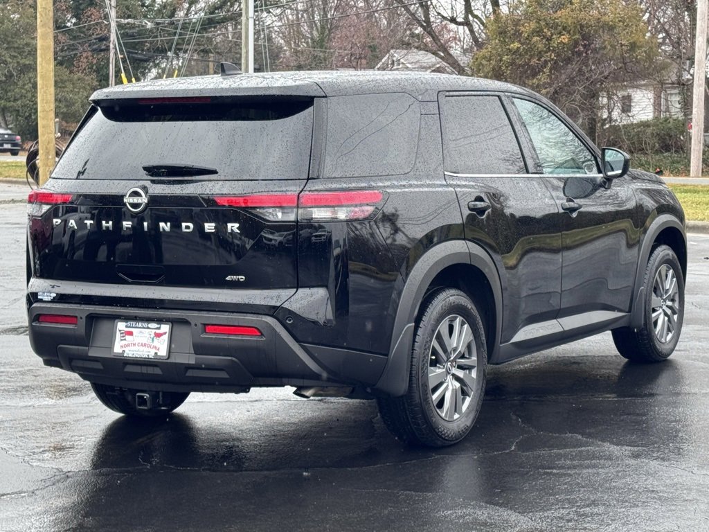 Used 2025 Nissan Pathfinder S image 14
