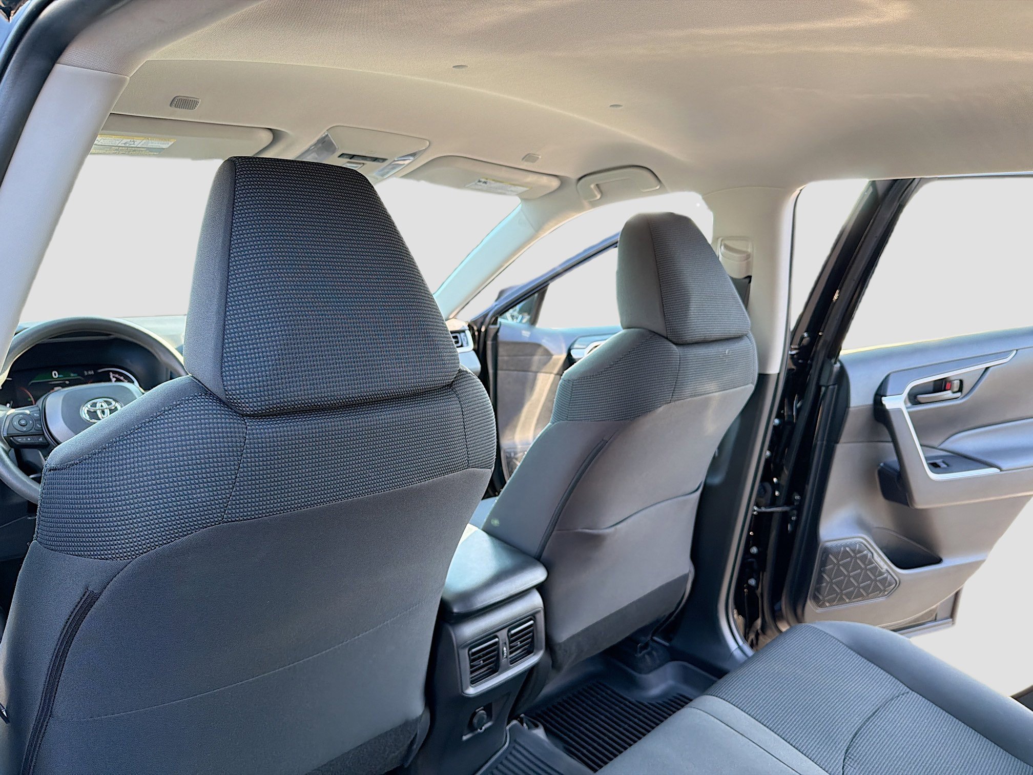 Used 2024 Toyota RAV4 LE image 6