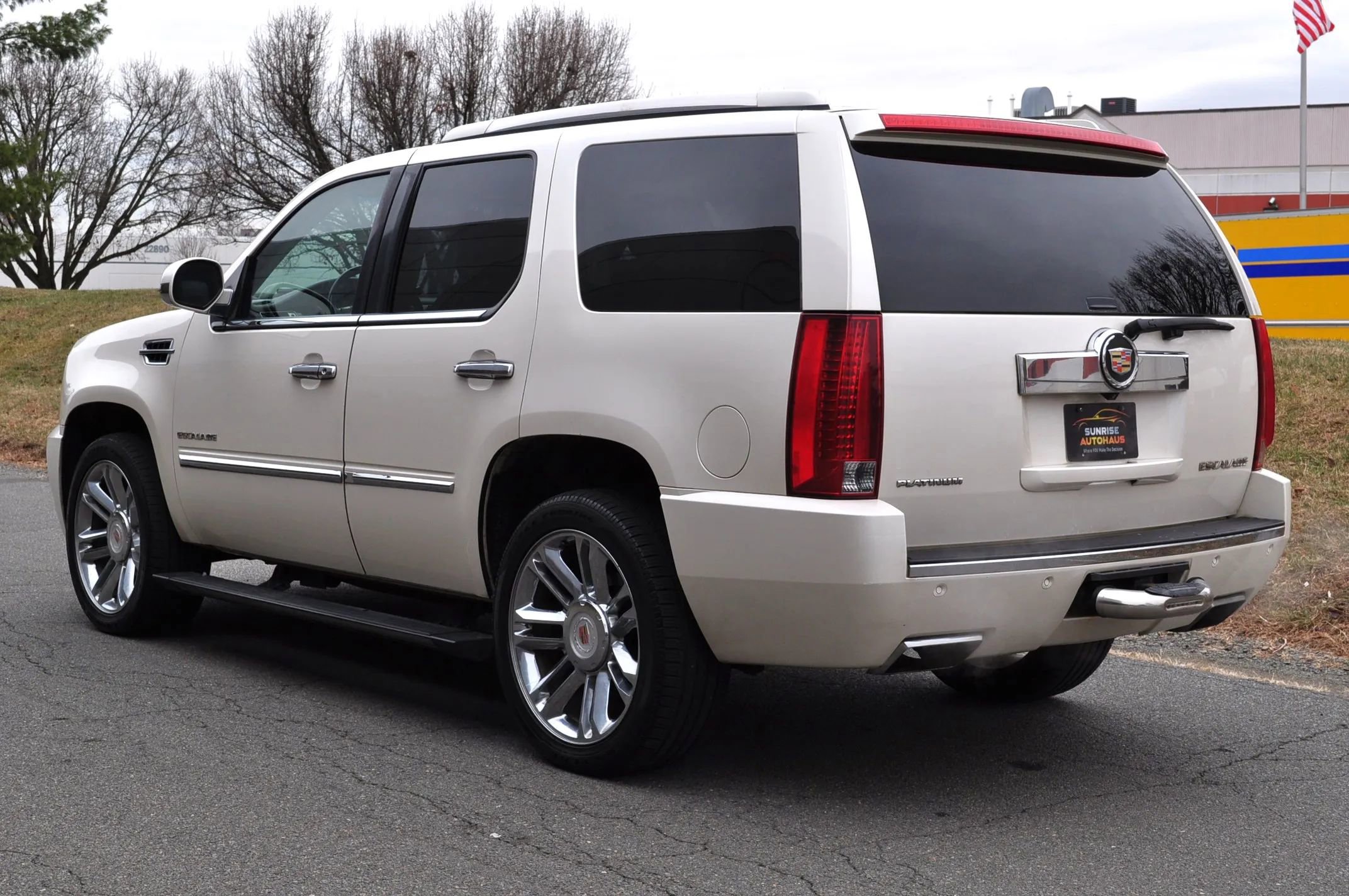 Used 2013 Cadillac Escalade Platinum image 6