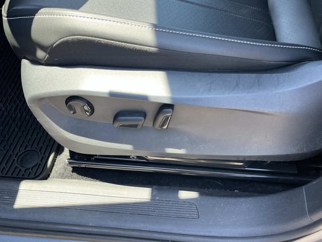 Used 2024 Volkswagen Tiguan SE FWD image 33