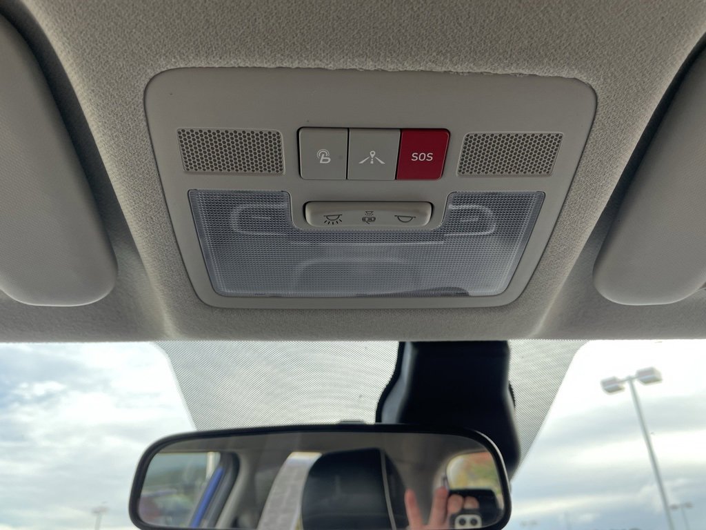 Used 2023 Hyundai Venue Limited w/ Cargo Package image 16