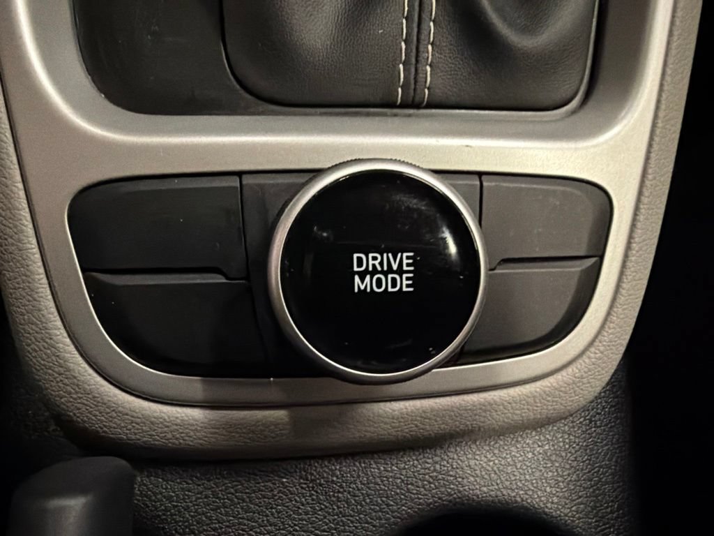 Used 2023 Hyundai Venue SEL FWD image 19