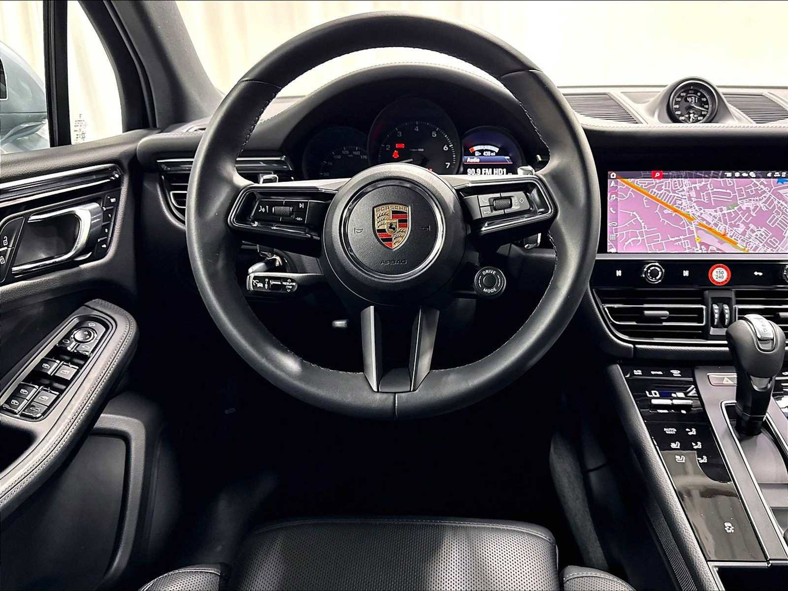 Used 2026 Porsche Macan AWD/4WD image 15