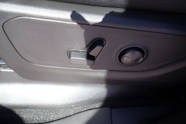 New 2026 RAM 1500 4x4 Crew Cab image 16