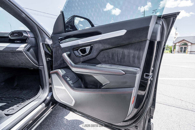 Used 2021 Lamborghini Urus AWD/4WD image 25