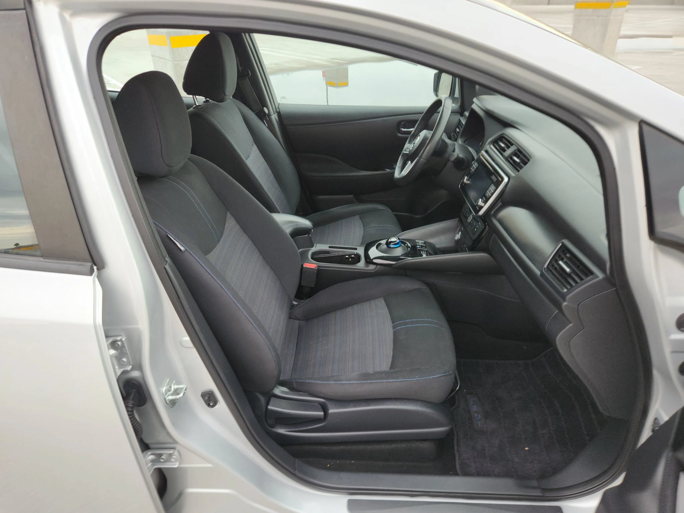 Used 2018 Nissan Leaf SV FWD image 28
