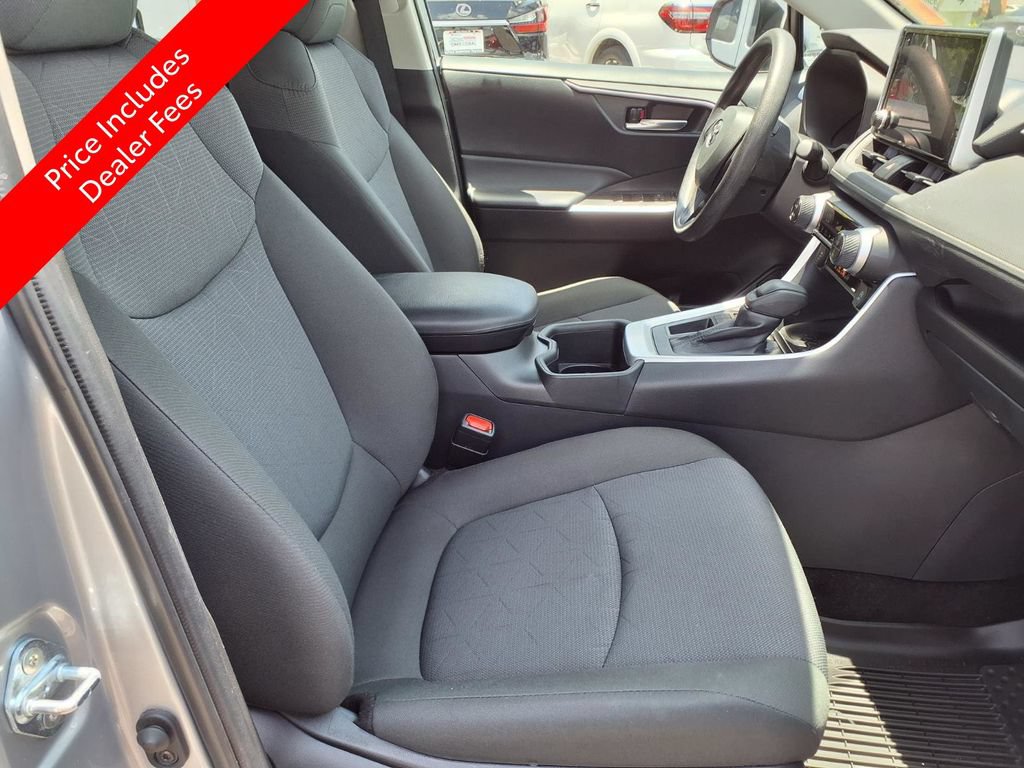 Used 2025 Toyota RAV4 XLE FWD image 12