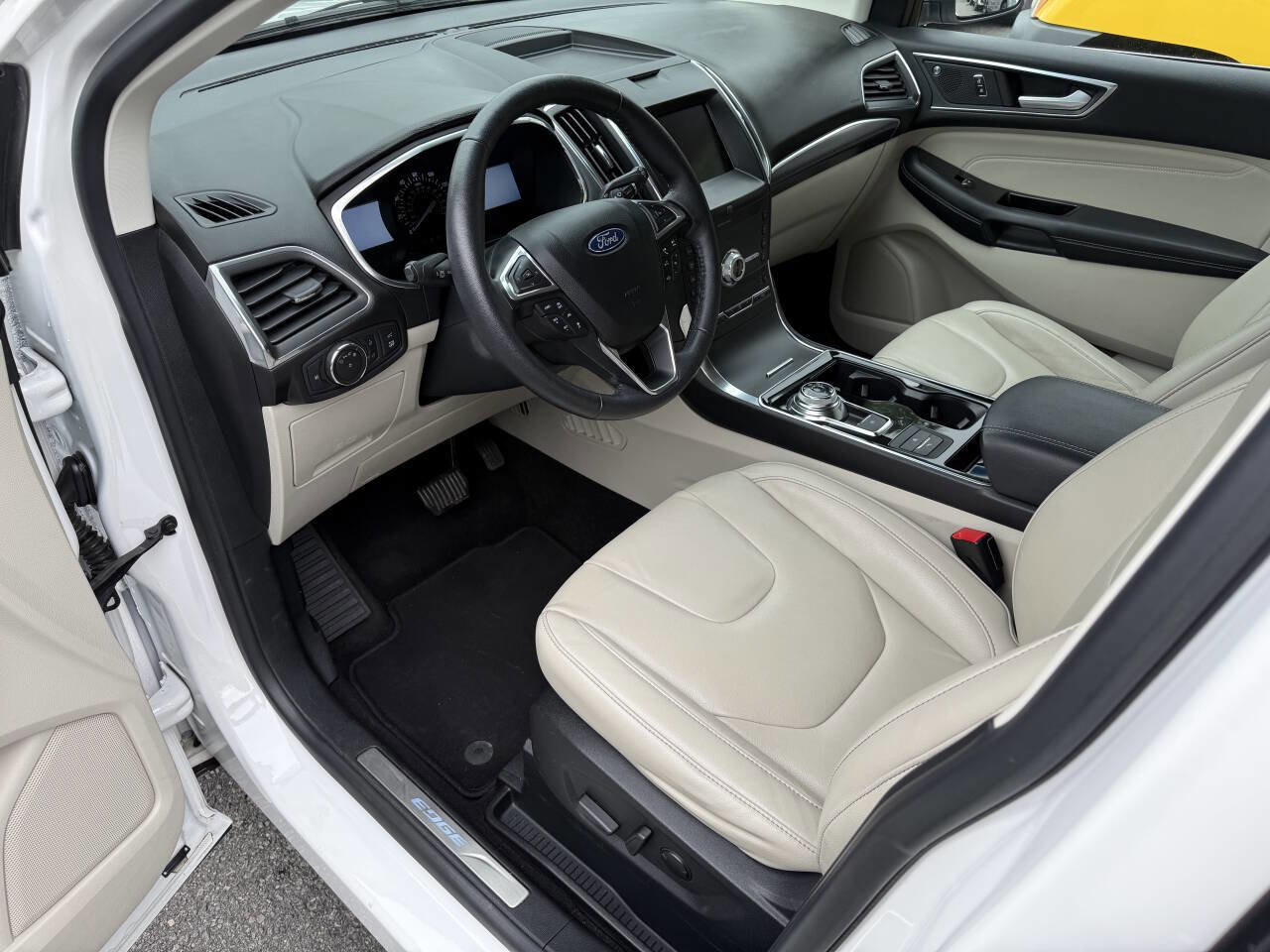 Used 2020 Ford Edge Titanium image 8