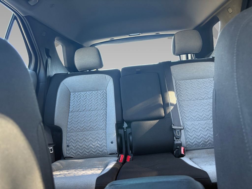 Used 2023 Chevrolet Equinox LS image 2