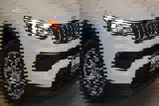 Used 2022 Jeep Compass Latitude w/ Sun and Sound Group image 15