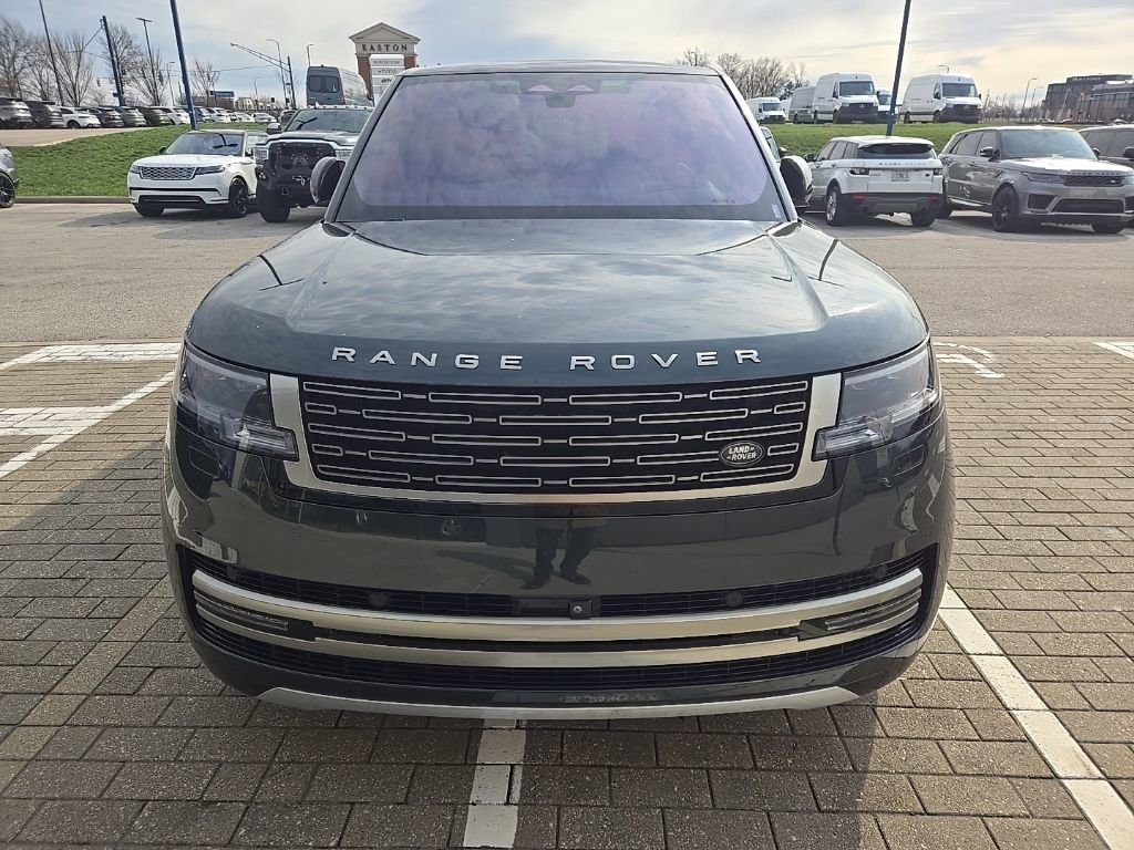 Used 2023 Land Rover Range Rover Long Wheelbase SE image 2