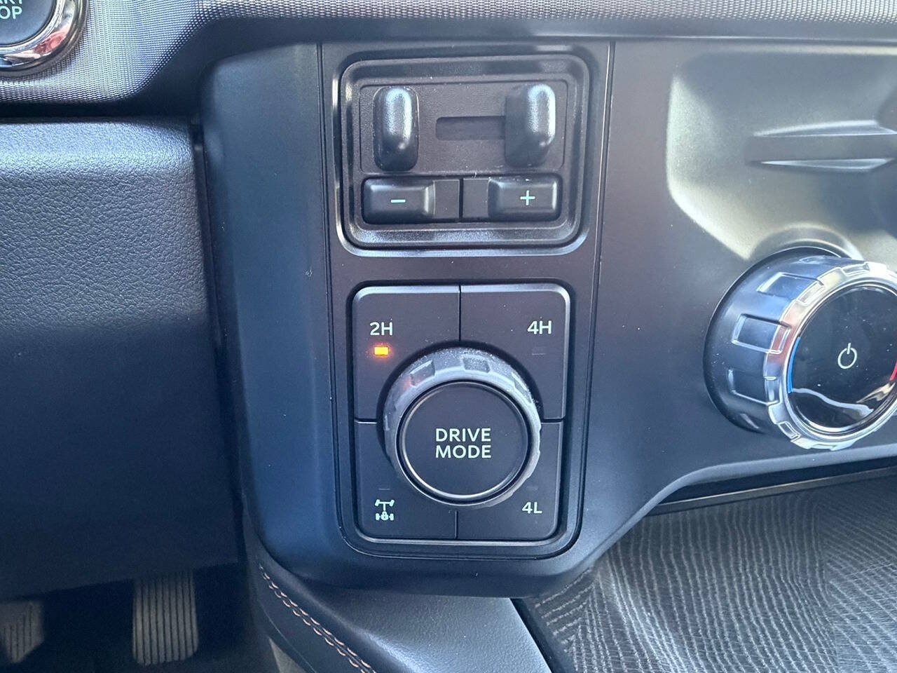 Used 2023 Ford F350 Platinum AWD/4WD image 29