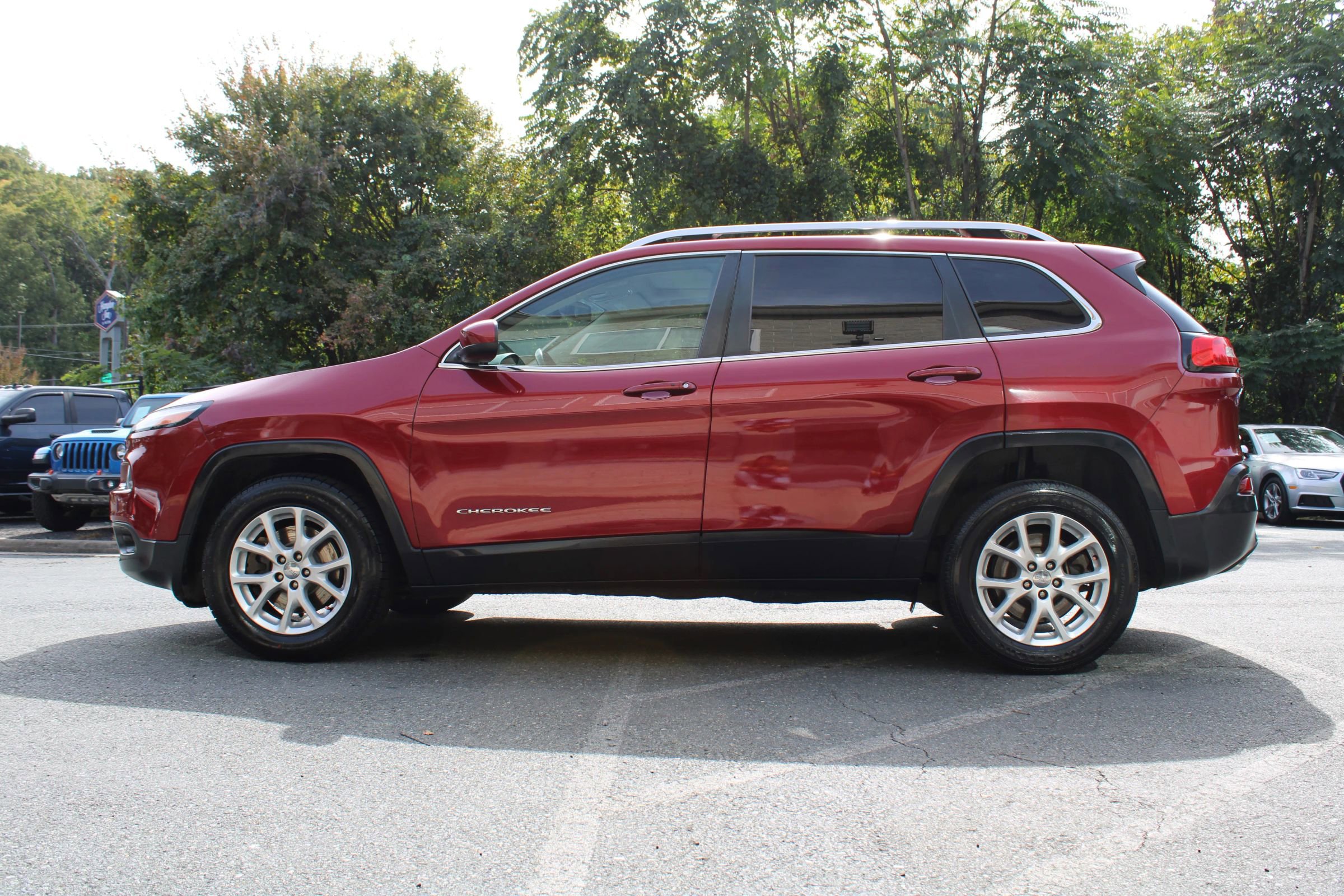 Used 2017 Jeep Cherokee Latitude w/ Comfort/Convenience Group image 24