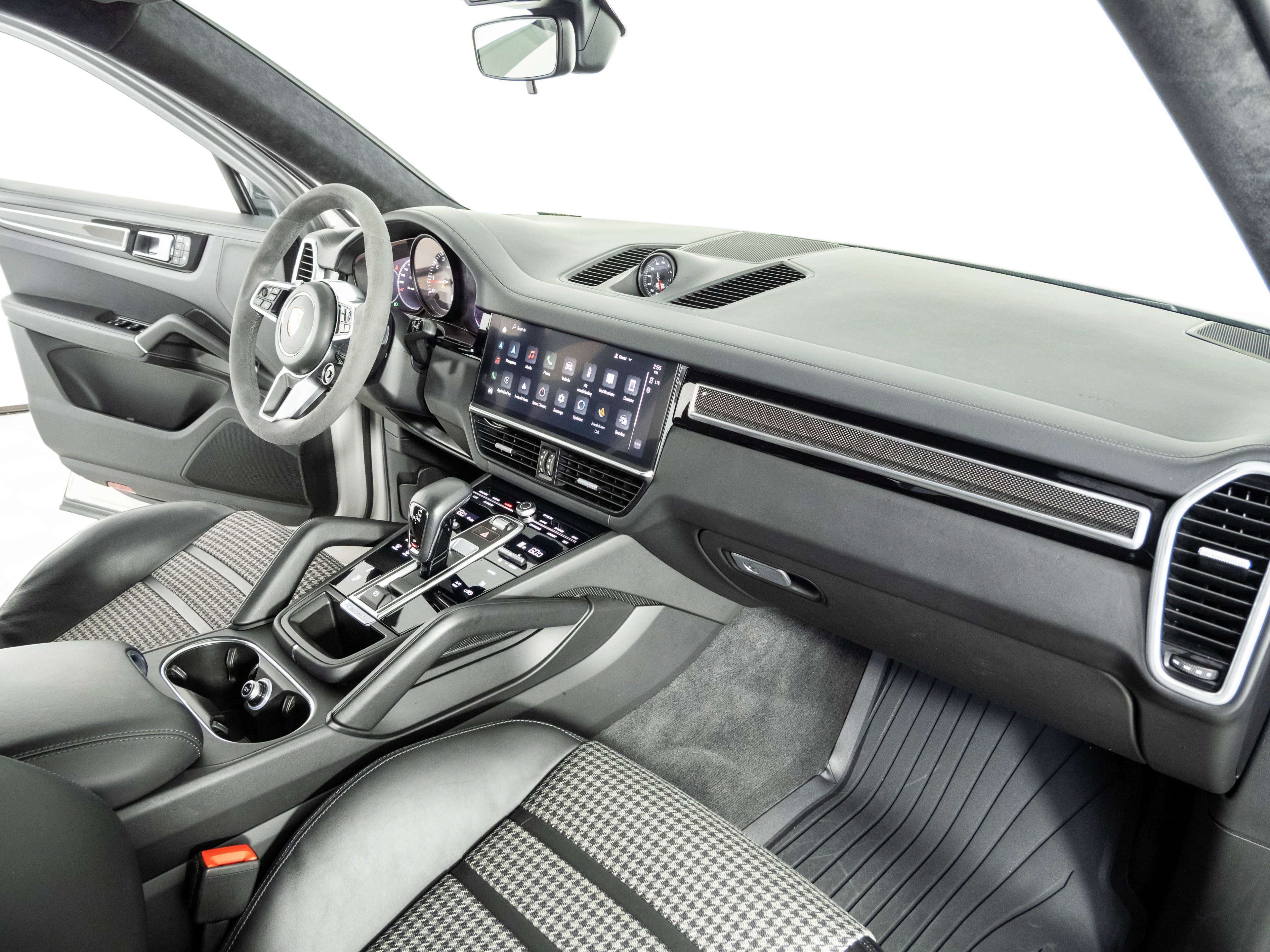 Used 2023 Porsche Cayenne GTS AWD/4WD image 22