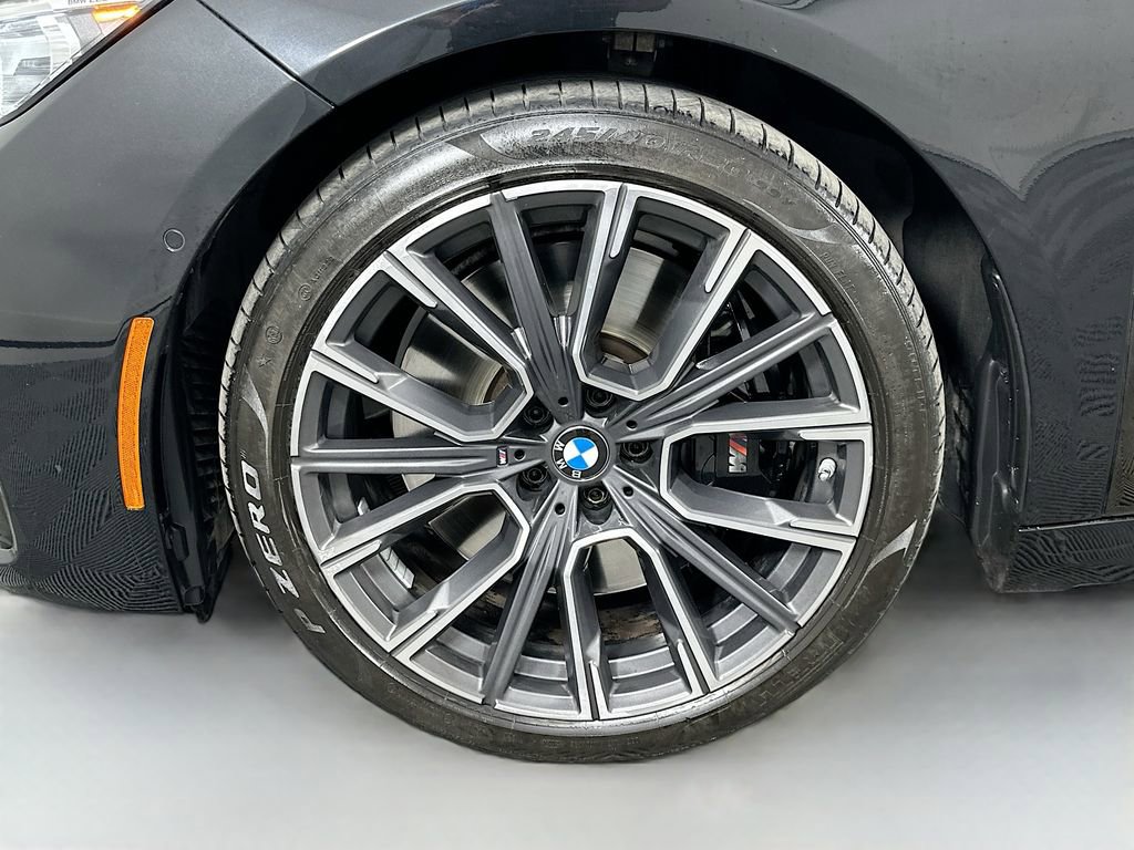 Used 2022 BMW M760i xDrive w/ Luxury Rear Seating Package AWD/4WD image 33