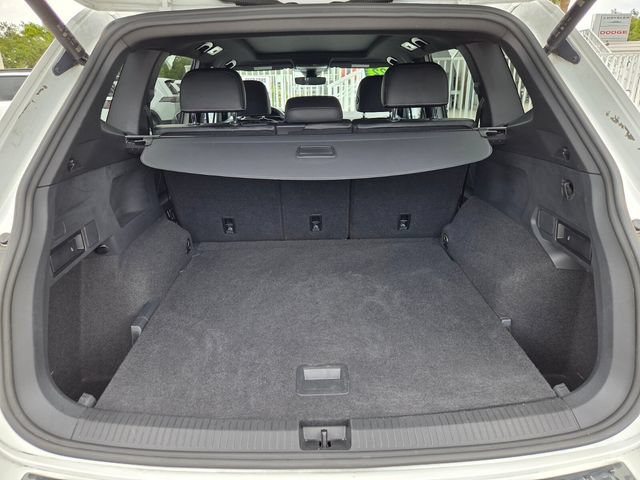 Used 2022 Volkswagen Tiguan SEL R-Line AWD/4WD image 9