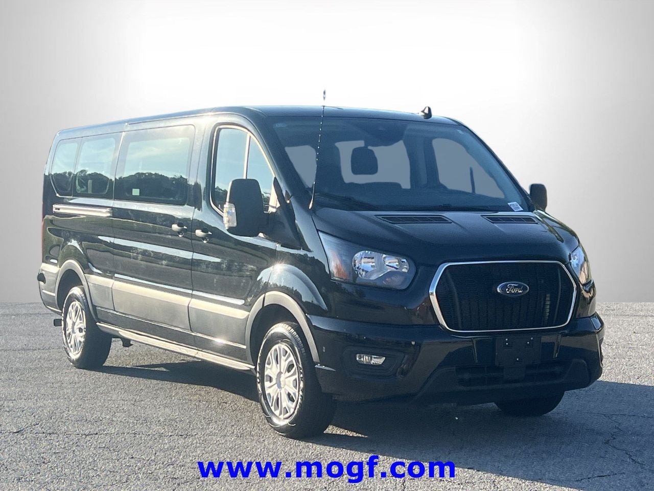 Used 2024 Ford Transit 350 XLT RWD image 4