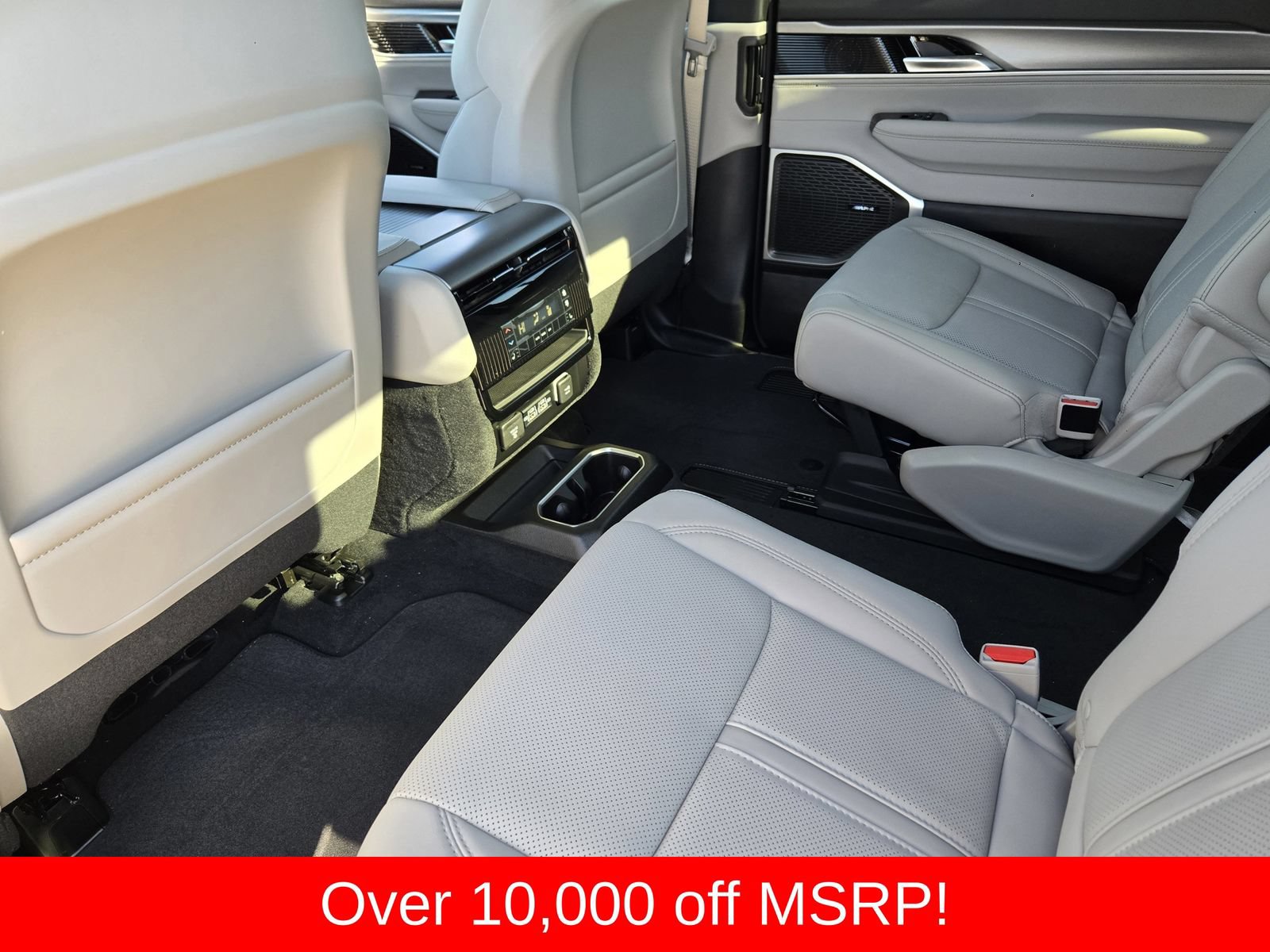 New 2025 Jeep Wagoneer L Series II AWD/4WD image 32
