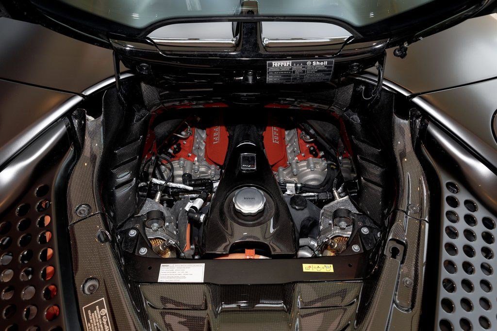 Used 2022 Ferrari SF90 Spider image 25