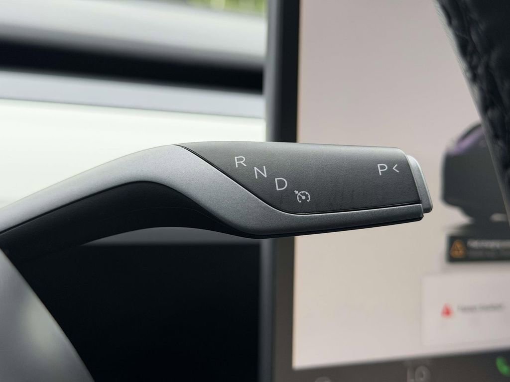 Used 2024 Tesla Model Y Long Range AWD/4WD image 6