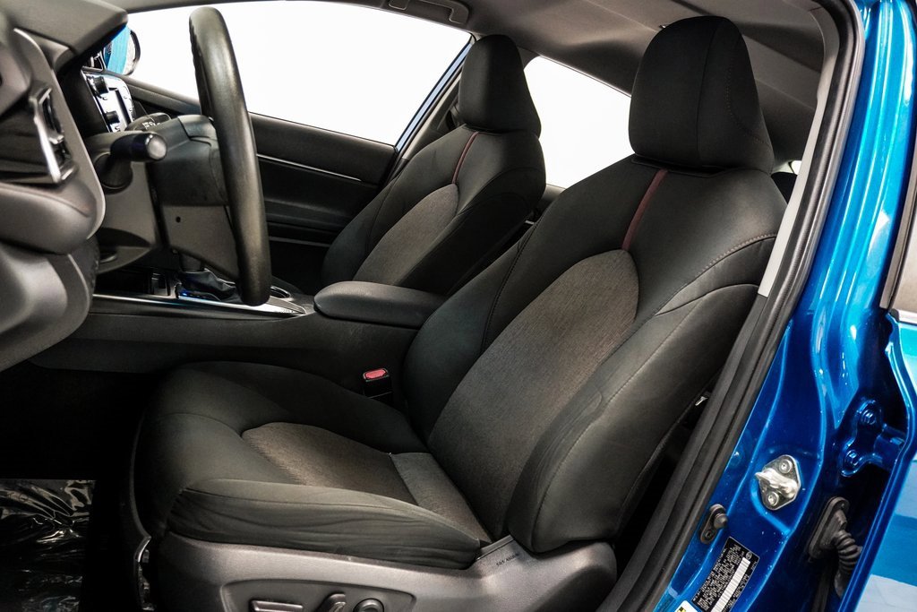 Used 2020 Toyota Camry LE image 6